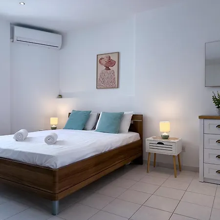 Dan's Duplex By Eldi *